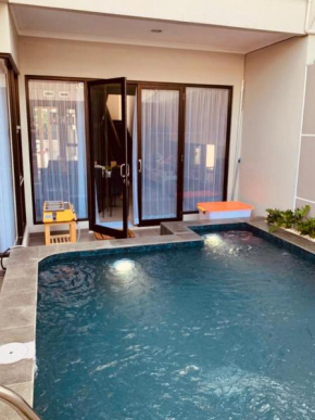 Platinum Setrasari Guest House 5BR Private Pool Bandung